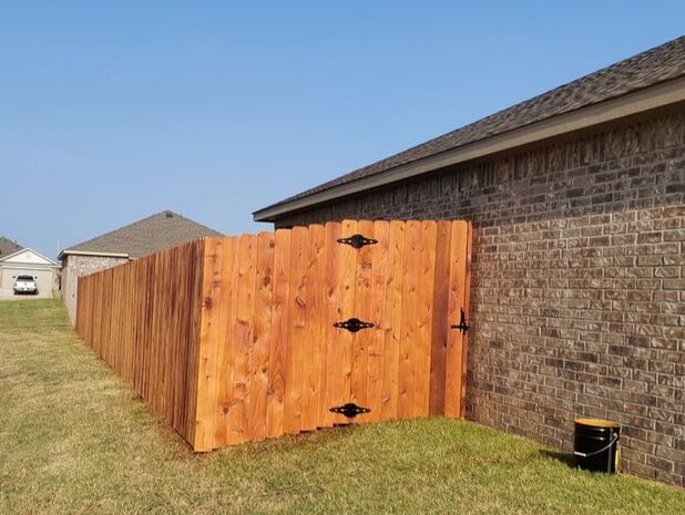 Enid OK Professional Fence Staining Service Fence Sealing Service Wood Fence Stain Seal Enid OK